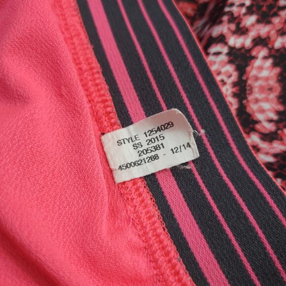 Under Armour Shorts Women Small Pink Black Athletic Athleisure Moisture Wicking - Picture 3 of 7